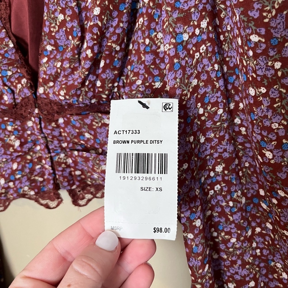 ASTR The Label Zanna Floral Lace Trim Top NWT - Picture 5 of 8